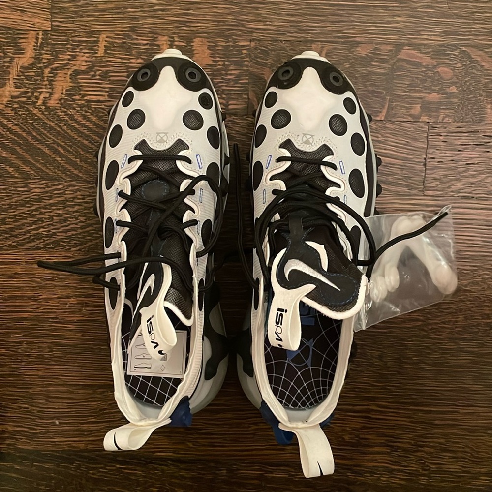 Nike Air Max 720 ISPA, black and white, size EUR 39, new with tags.